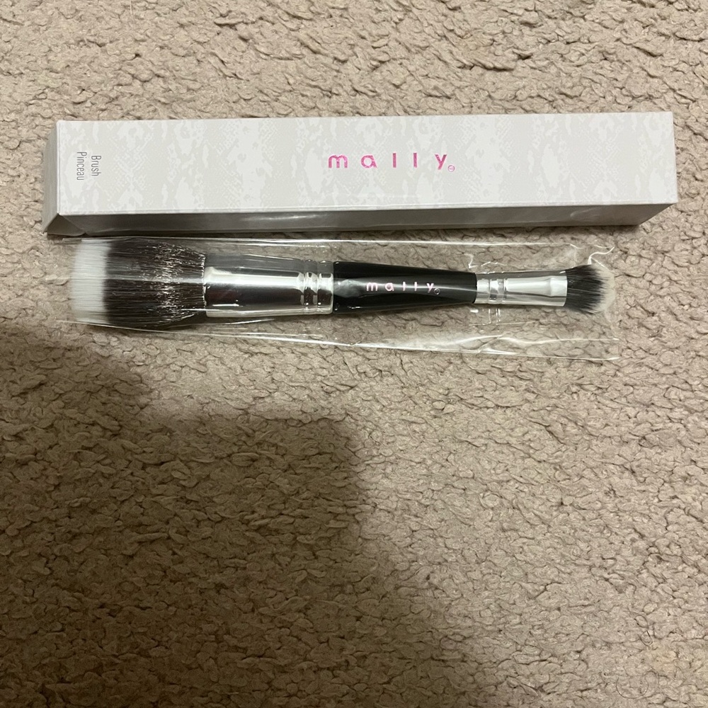 Mally Beauty Dual-Ended Makeup Brush